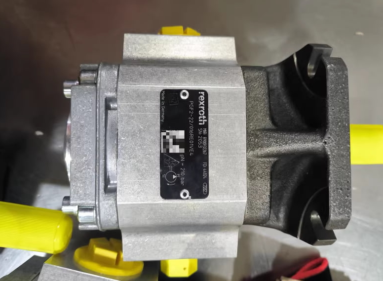 Rexroth R900932267 Gear Pump PGF2-22/016RE01VE4